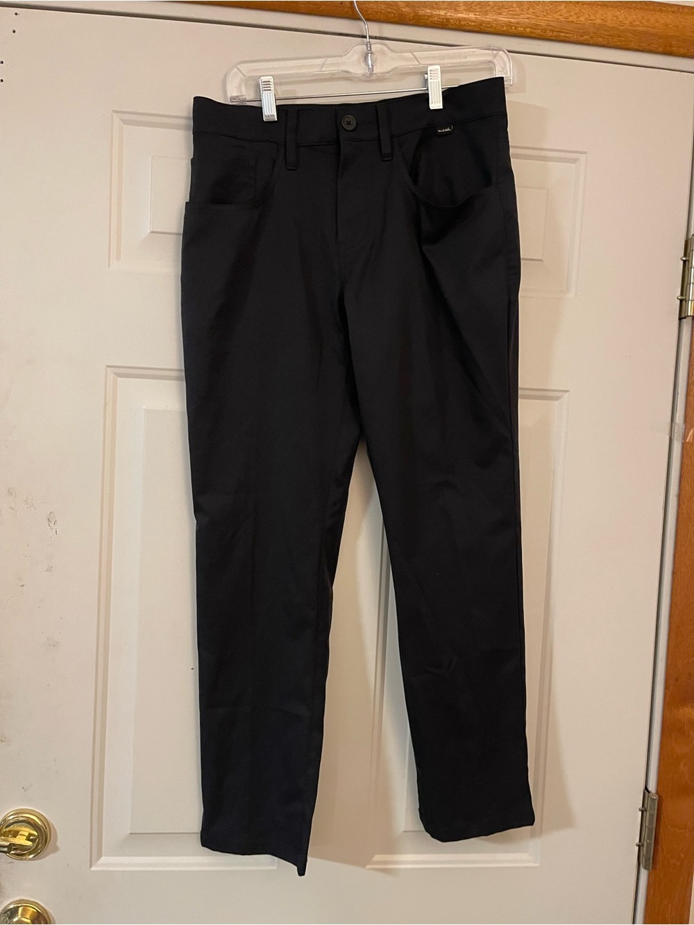 TravisMathew Men's Golf Black Slim Flat Front Microfiber Pants Pockets 30" Waist